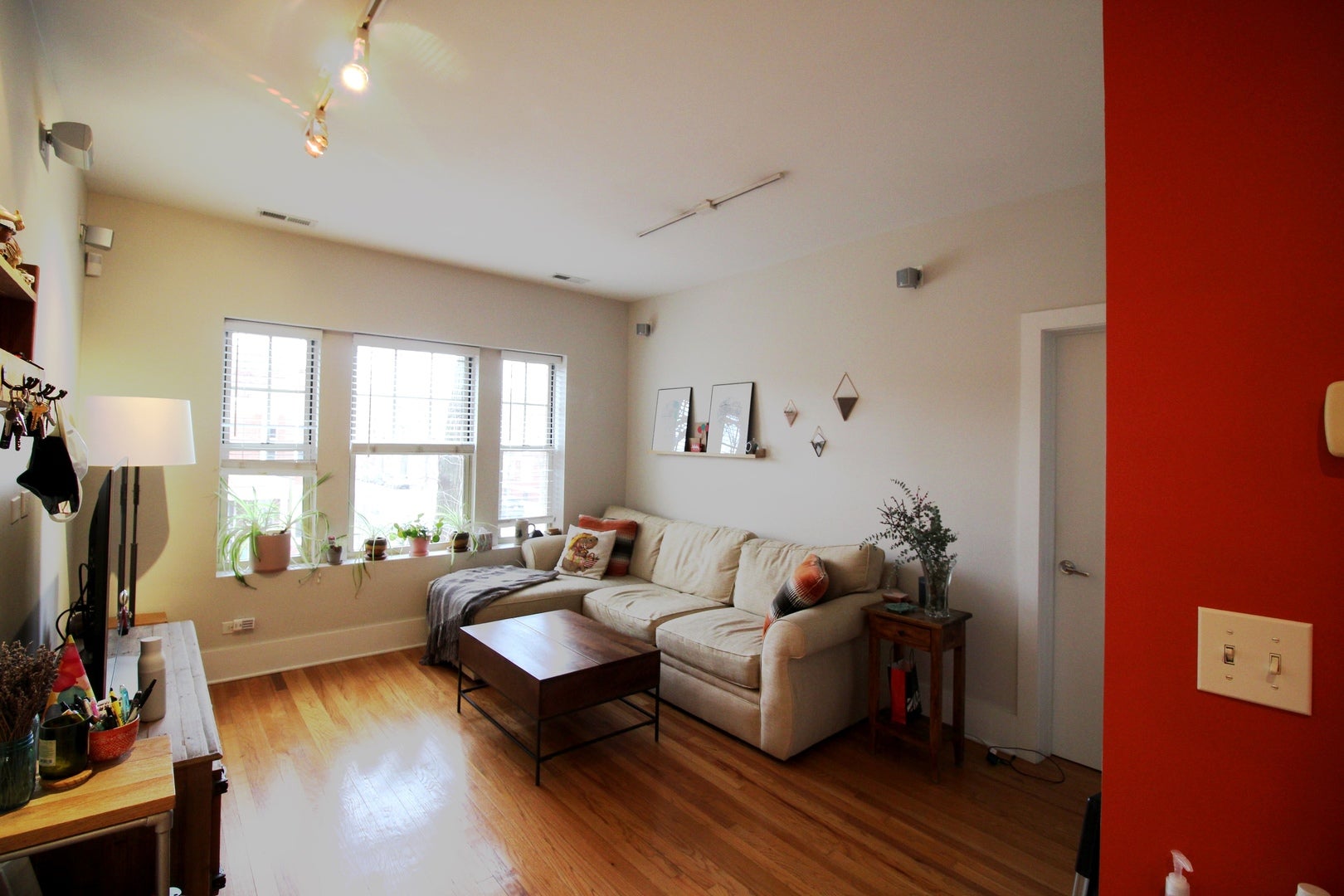 1901 W NEWPORT Avenue 2