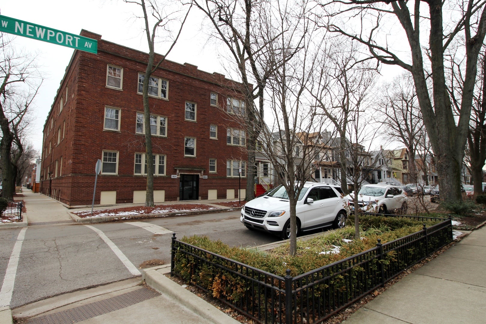 1901 W NEWPORT Avenue 2