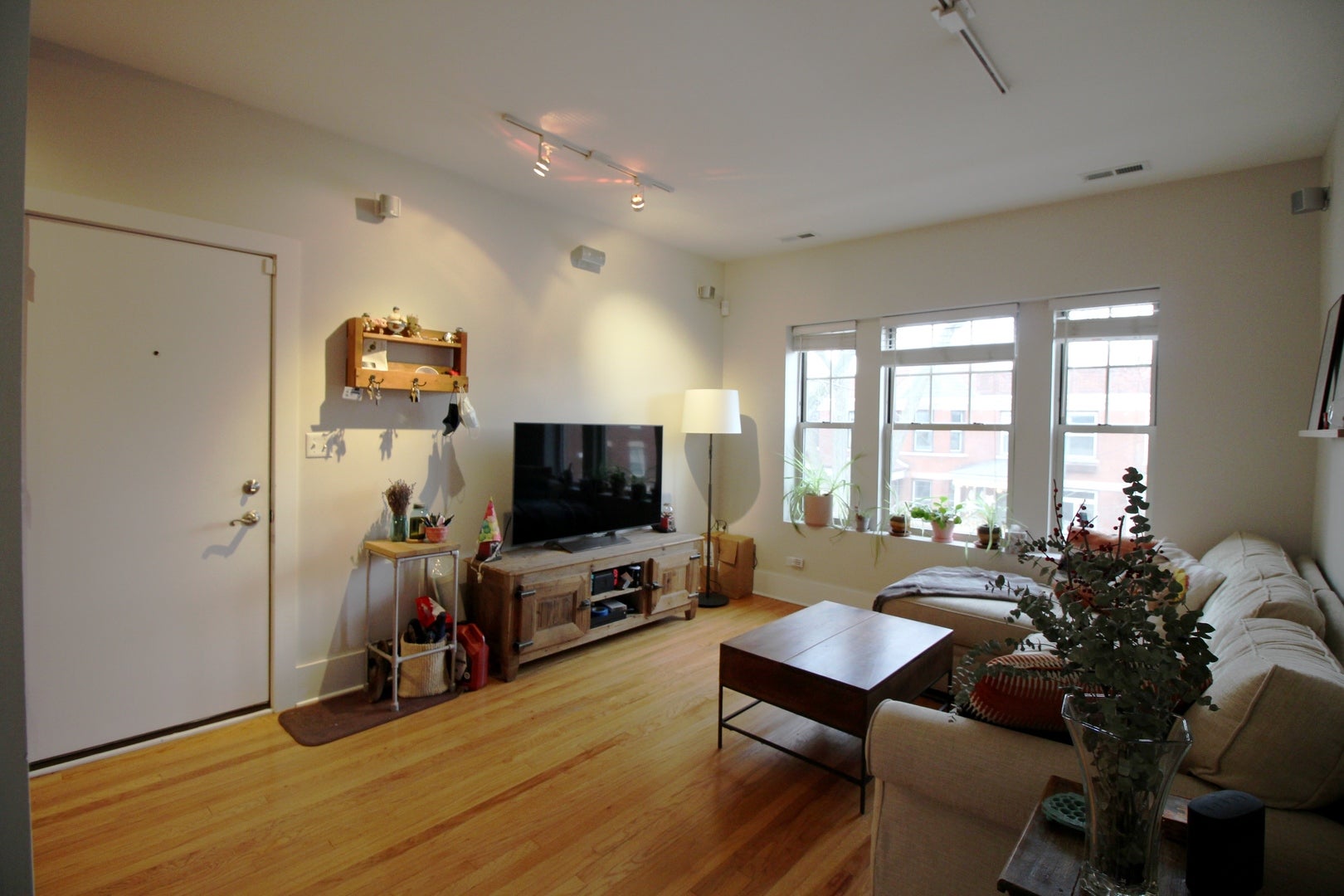 1901 W NEWPORT Avenue 2