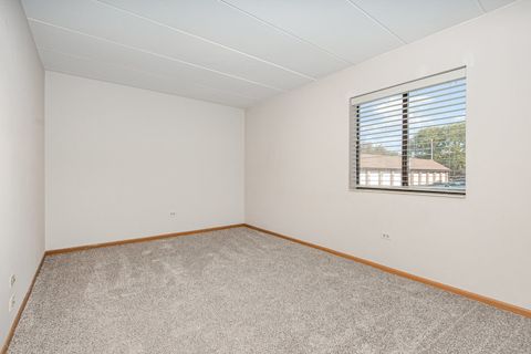Tiny photo for 13426 W Circle Drive #302, Crestwood, IL 60418 (MLS # 12487345)