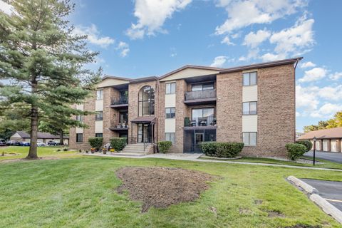 Photo of 13426 W Circle Drive #302, Crestwood, IL 60418 (MLS # 12487345)