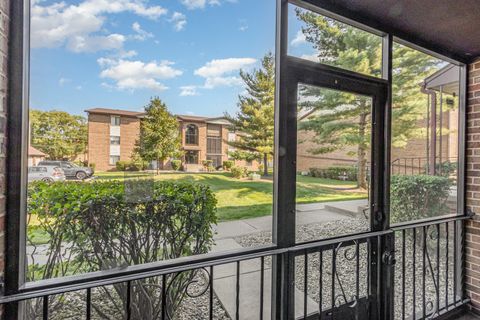 Tiny photo for 13426 W Circle Drive #302, Crestwood, IL 60418 (MLS # 12487345)