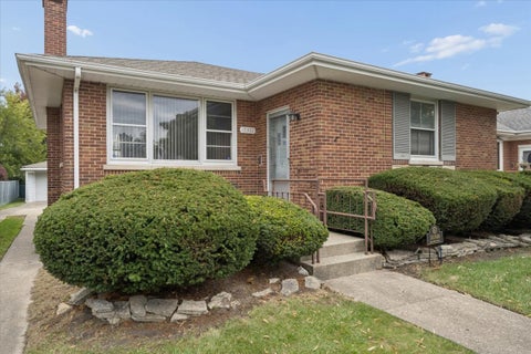 Tiny photo for 10300 Milford ST, Westchester, IL 60154 (MLS # 12777560)