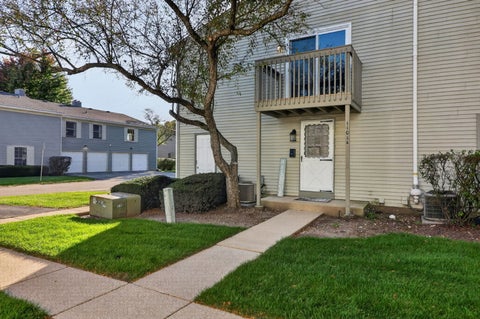 Photo of 1101 Bunker Hill Court #A, Wheaton, IL 60189 (MLS # 12779138)
