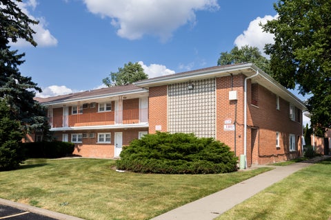 Tiny photo for 1101 HOLIDAY Lane #8, Des Plaines, IL 60016 (MLS # 12713714)