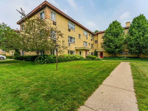 Tiny photo for 2123 Howard Street #1H, Evanston, IL 60202 (MLS # 12705800)