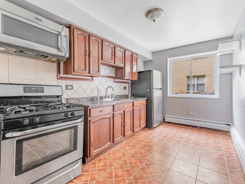 Tiny photo for 2123 Howard Street #1H, Evanston, IL 60202 (MLS # 12705800)