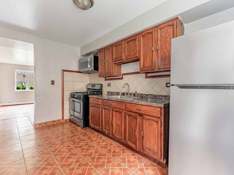 Tiny photo for 2123 Howard Street #1H, Evanston, IL 60202 (MLS # 12705800)