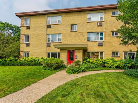 Tiny photo for 2123 Howard Street #1H, Evanston, IL 60202 (MLS # 12705800)