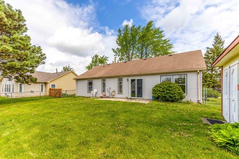 Tiny photo for 47 Bosworth Drive, Glendale Heights, IL 60139 (MLS # 12630577)