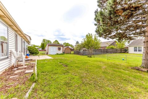 Tiny photo for 47 Bosworth Drive, Glendale Heights, IL 60139 (MLS # 12630577)