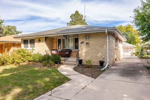 Tiny photo for 937 Robinhood Lane, La Grange Park, IL 60526 (MLS # 12574179)
