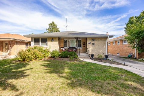 Tiny photo for 937 Robinhood Lane, La Grange Park, IL 60526 (MLS # 12574179)