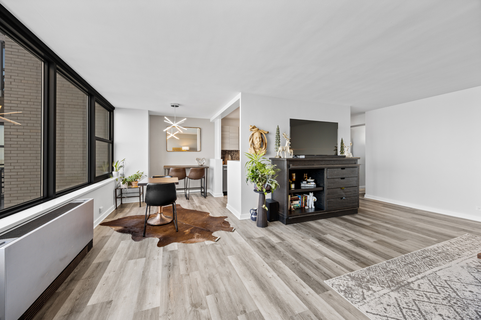 3430 N Lake Shore Drive 15L