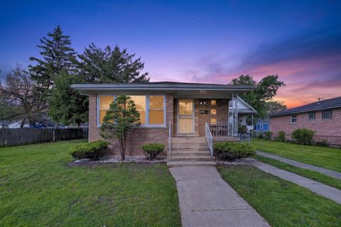 12326 S Racine Avenue, Calumet Park, IL 60827 - #: 12589976