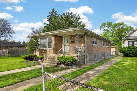 Tiny photo for 12326 S Racine Avenue, Calumet Park, IL 60827 (MLS # 12589976)