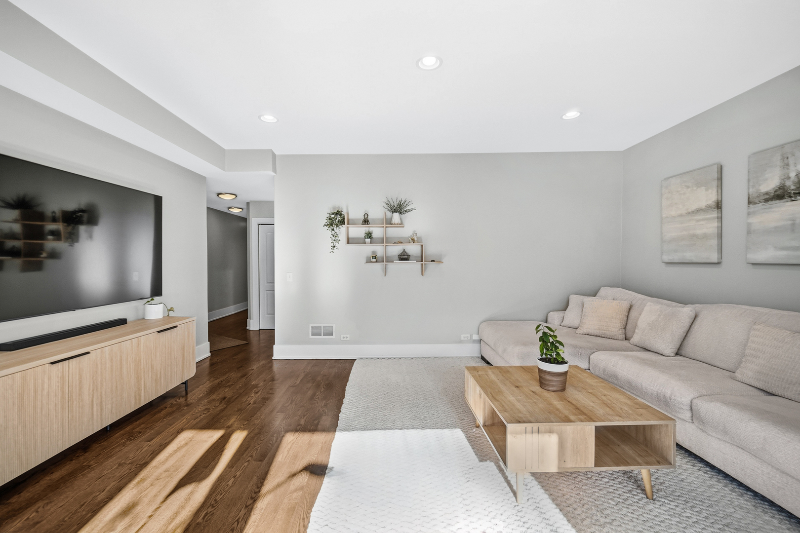 840 W Gunnison Street 2E