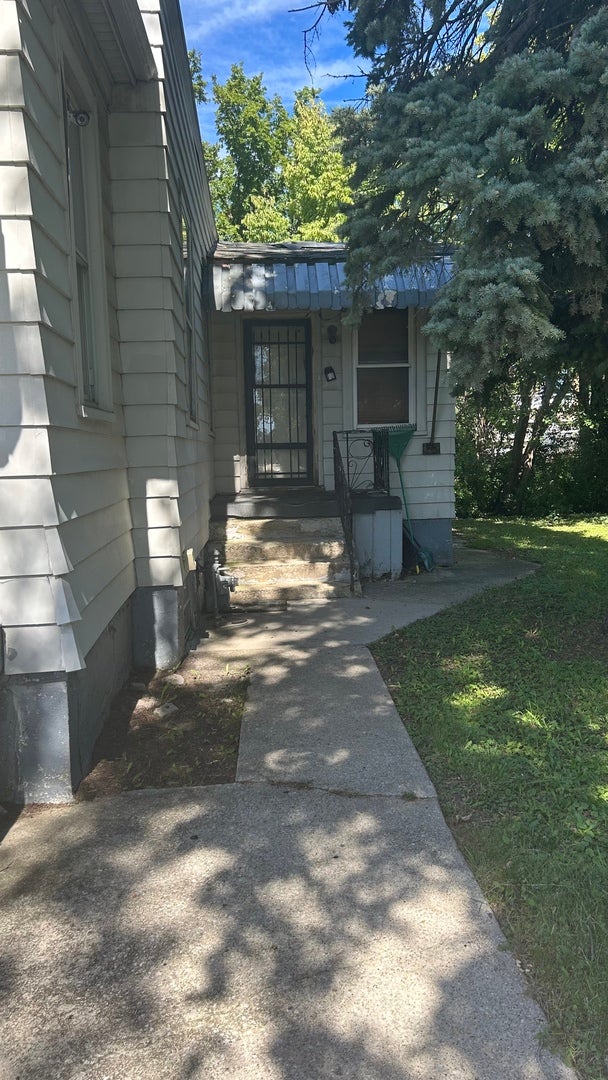 107 E 25th Street