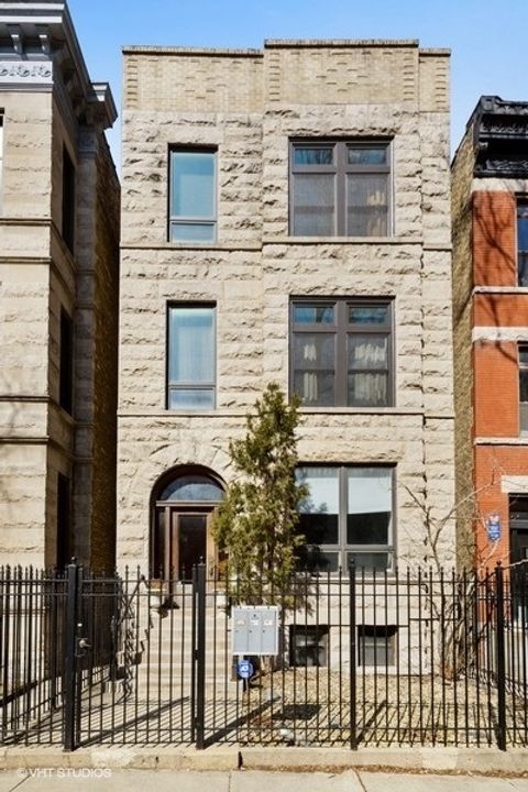 902 W Newport Avenue 2 Chicago IL 60657