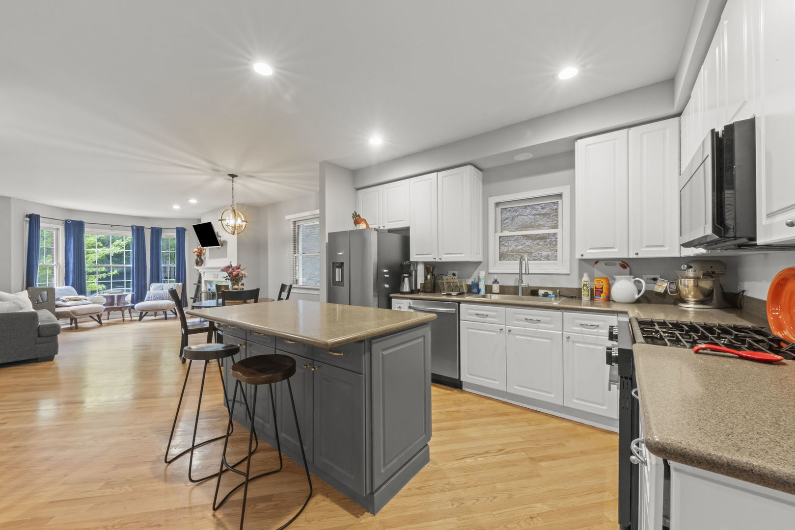 1525 W George Street 1