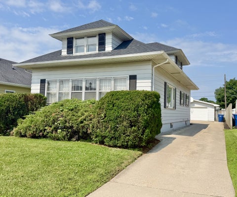 Photo of 1511 St Vincents Avenue, Lasalle, IL 61301 (MLS # 12698100)