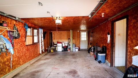 Tiny photo for 806 E BOULEVARD Street, Marion, IL 62959 (MLS # QC4268915)