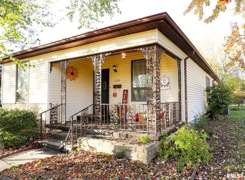 Tiny photo for 806 E BOULEVARD Street, Marion, IL 62959 (MLS # QC4268915)