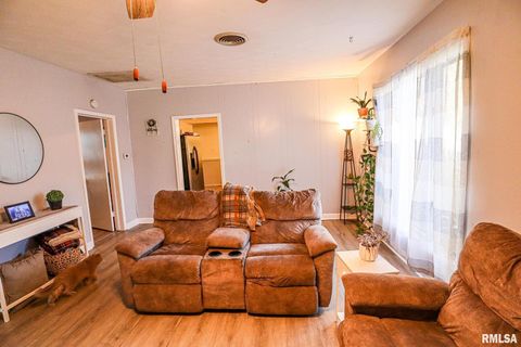 Tiny photo for 806 E BOULEVARD Street, Marion, IL 62959 (MLS # QC4268915)