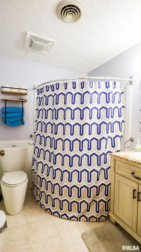 Tiny photo for 806 E BOULEVARD Street, Marion, IL 62959 (MLS # QC4268915)