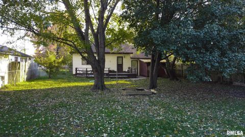 Tiny photo for 806 E BOULEVARD Street, Marion, IL 62959 (MLS # QC4268915)