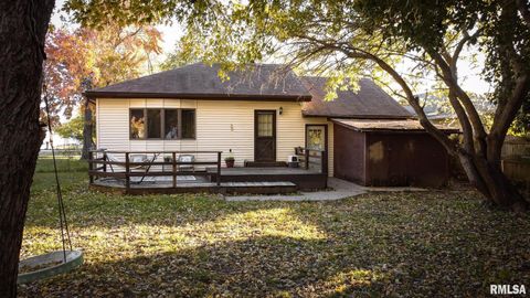 Tiny photo for 806 E BOULEVARD Street, Marion, IL 62959 (MLS # QC4268915)