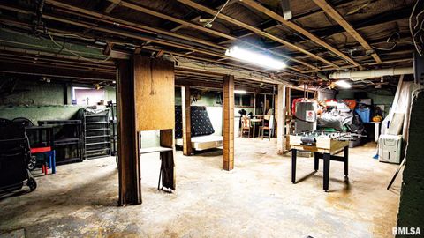 Tiny photo for 806 E BOULEVARD Street, Marion, IL 62959 (MLS # QC4268915)