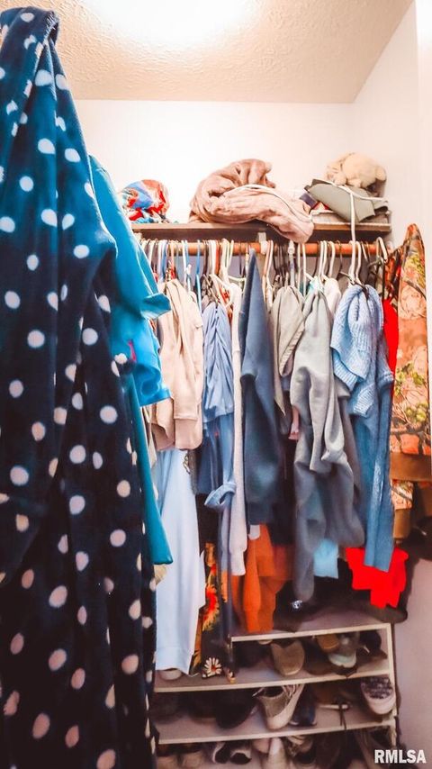 Tiny photo for 806 E BOULEVARD Street, Marion, IL 62959 (MLS # QC4268915)