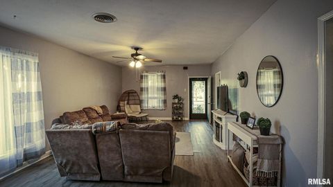 Tiny photo for 806 E BOULEVARD Street, Marion, IL 62959 (MLS # QC4268915)