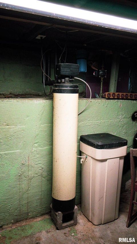 Tiny photo for 806 E BOULEVARD Street, Marion, IL 62959 (MLS # QC4268915)