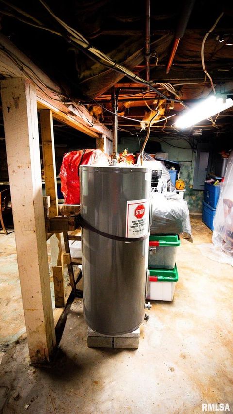 Tiny photo for 806 E BOULEVARD Street, Marion, IL 62959 (MLS # QC4268915)