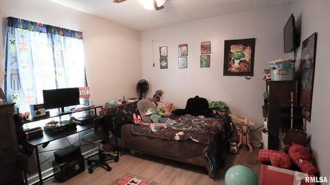 Tiny photo for 806 E BOULEVARD Street, Marion, IL 62959 (MLS # QC4268915)