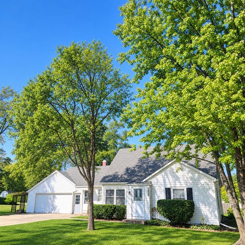 Photo of 3856 Kenwood Avenue, Gurnee, IL 60031 (MLS # 12782357)