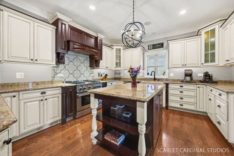 Tiny photo for 550 S Edson Avenue, Lombard, IL 60148 (MLS # 12616127)