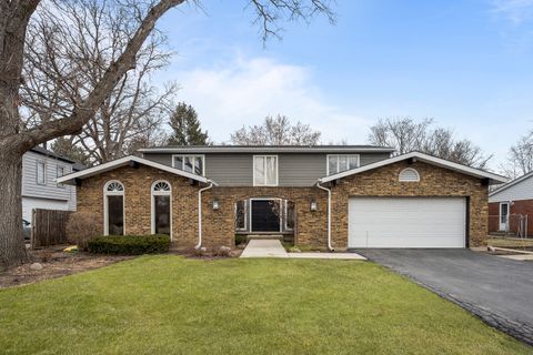 Photo of 1695 Overland Trail, Deerfield, IL 60015 (MLS # 12585391)