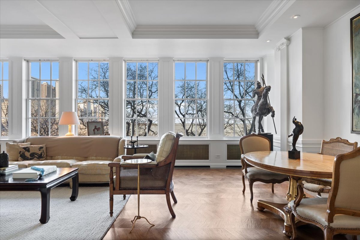 199 E Lake Shore Drive 4W