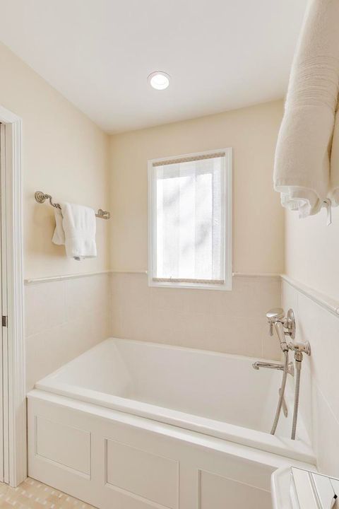 Tiny photo for 2154 Northgate Road, Northfield, IL 60093 (MLS # 12554191)