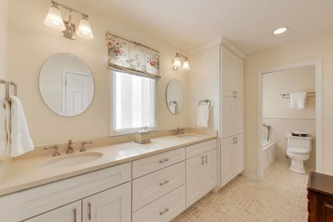 Tiny photo for 2154 Northgate Road, Northfield, IL 60093 (MLS # 12554191)