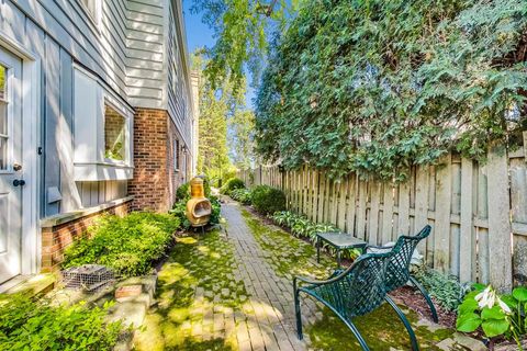 Tiny photo for 2154 Northgate Road, Northfield, IL 60093 (MLS # 12554191)
