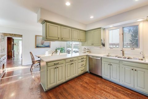 Tiny photo for 2154 Northgate Road, Northfield, IL 60093 (MLS # 12554191)