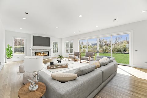Tiny photo for 106 Brookwood Lane, Lincolnshire, IL 60069 (MLS # 12390657)