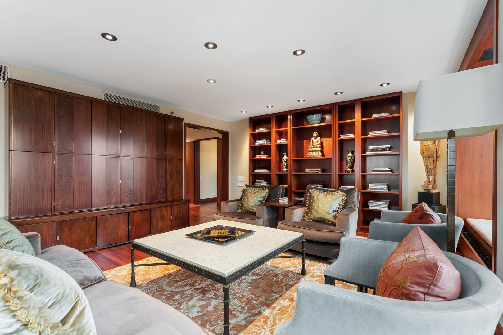 161 E CHICAGO Avenue 33DE