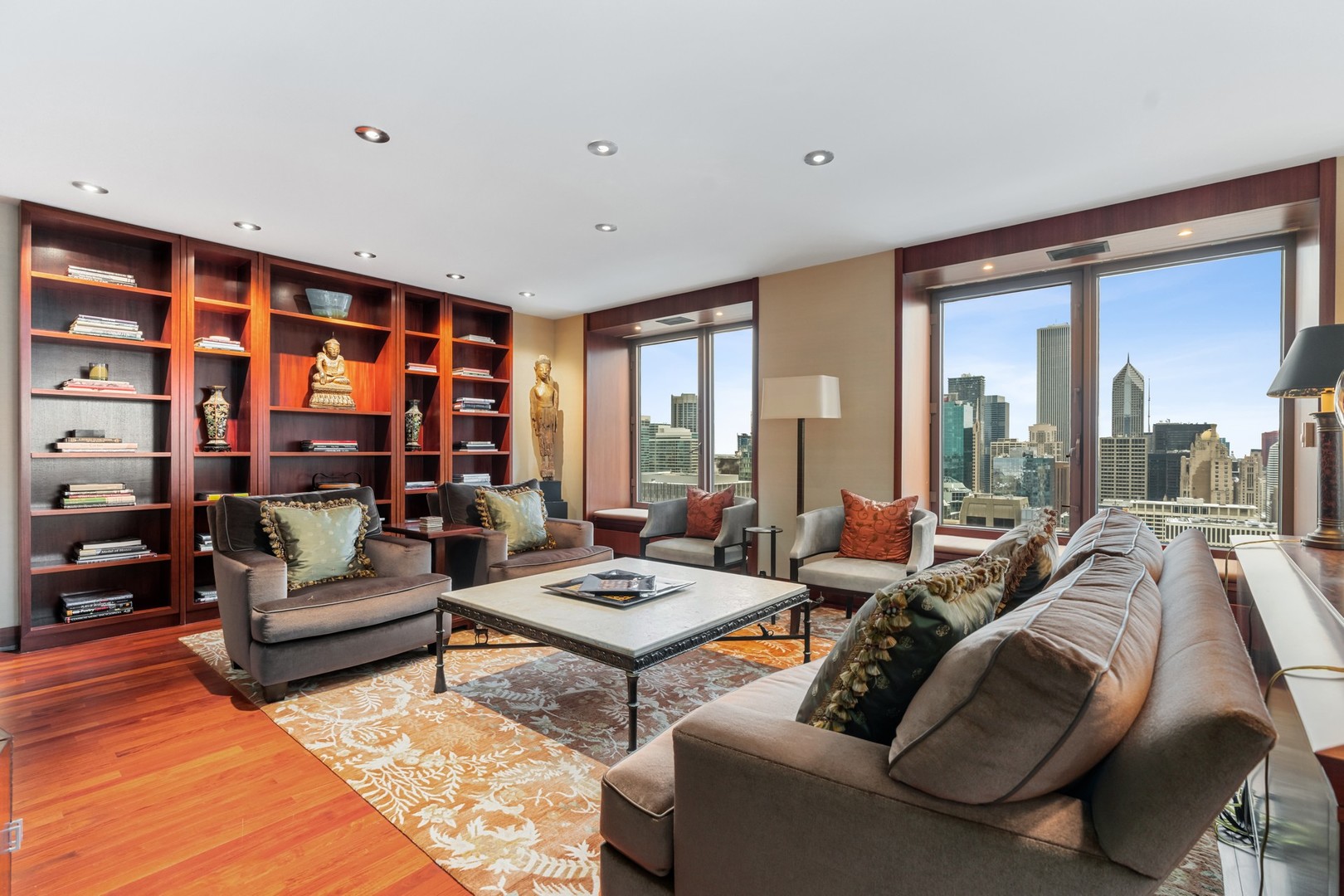 161 E CHICAGO Avenue 33DE