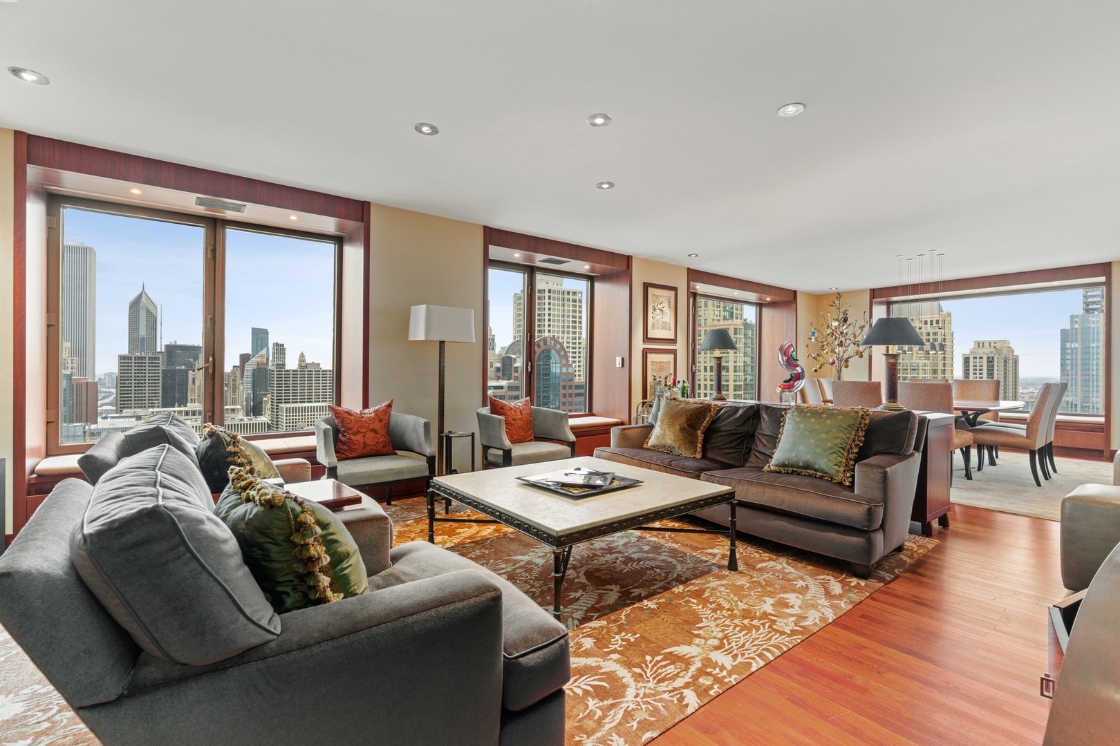 161 E CHICAGO Avenue 33DE
