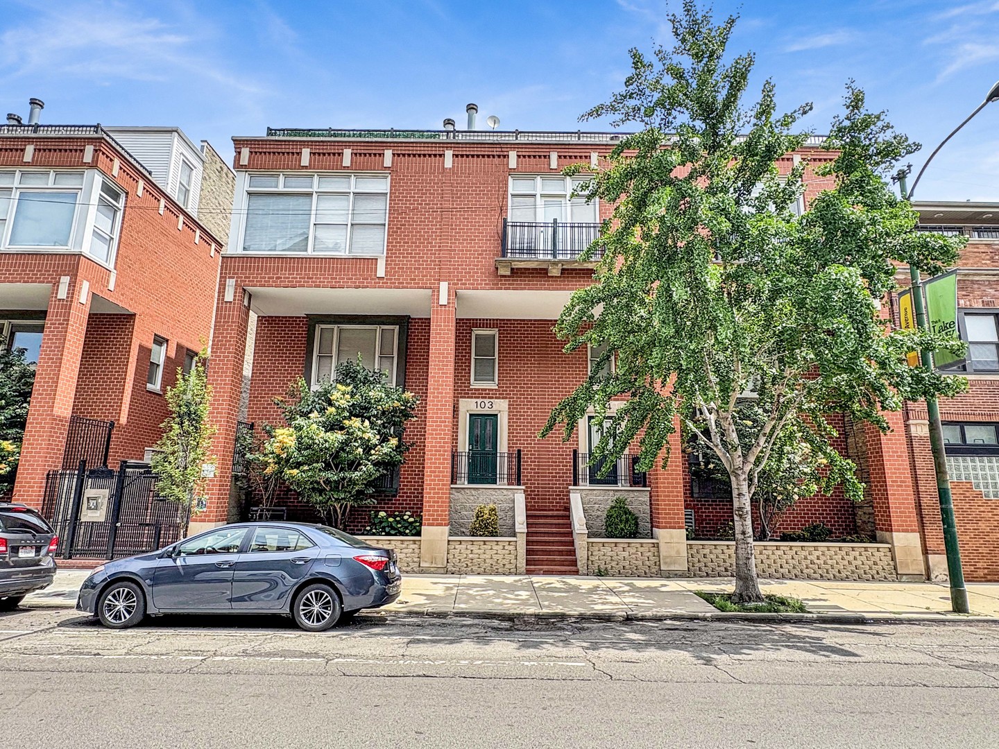 2843 N Lincoln Avenue 208